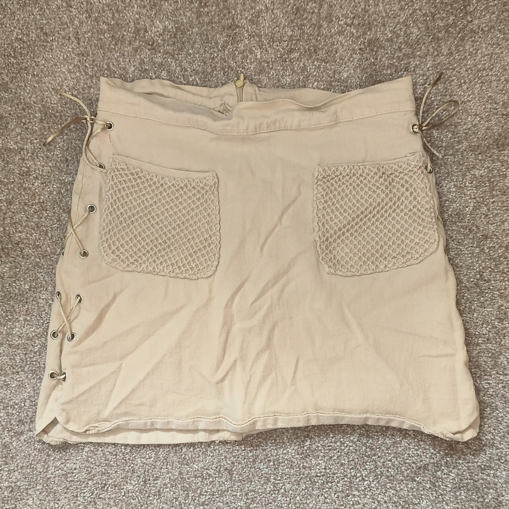 Chic Lace-Up Mini Skirt in Cream